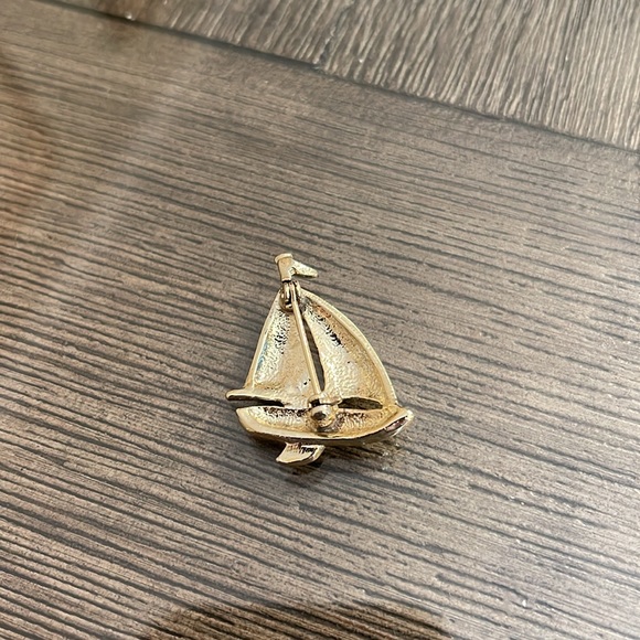 Vintage Gold-tone Sailboat Pin - Picture 5 of 16